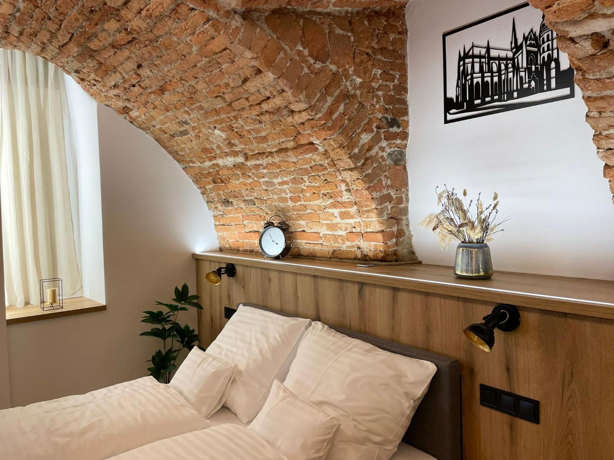 Understreet Studio With Private Parking Kosice Ngoại thất bức ảnh