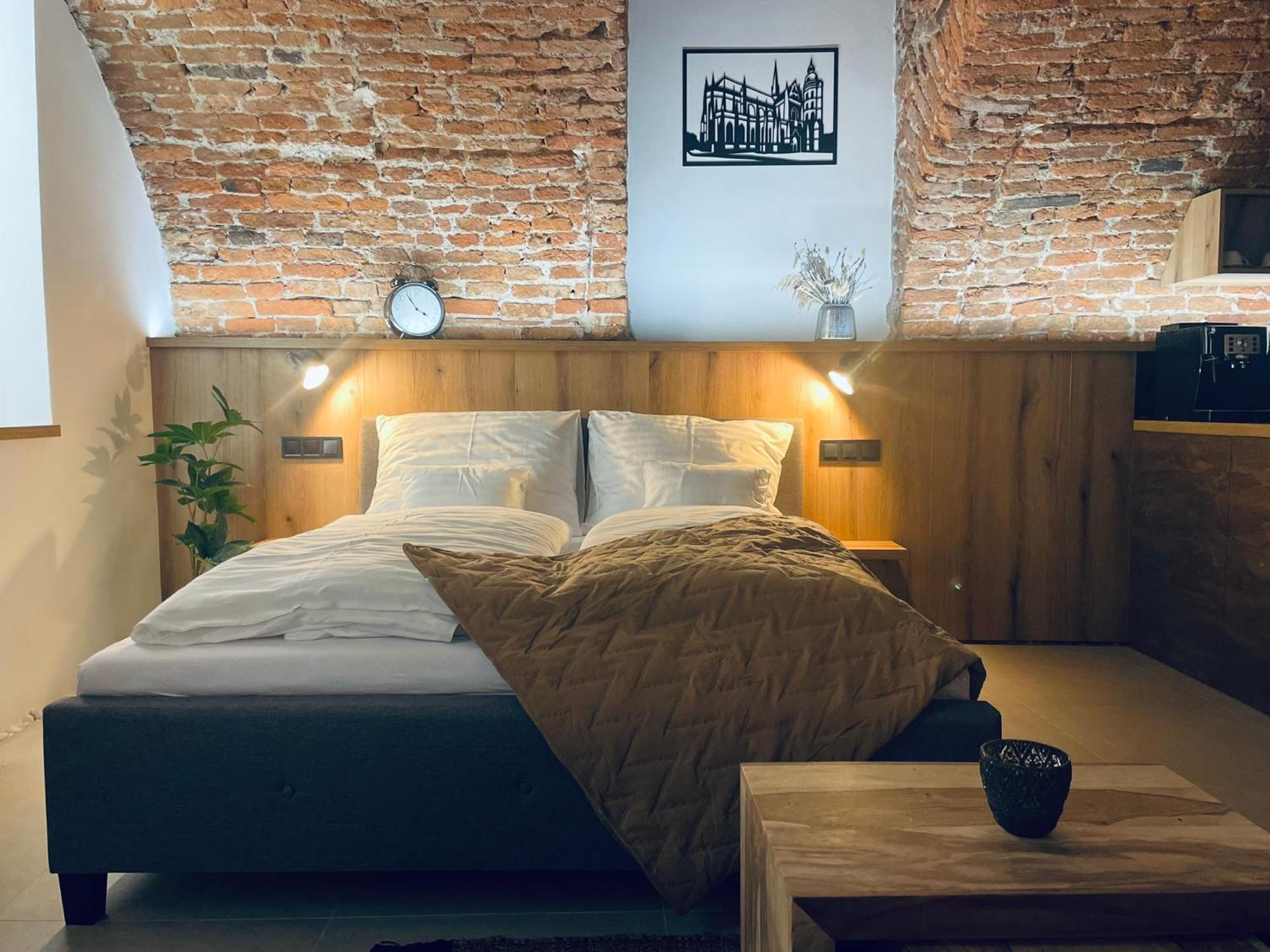 Understreet Studio With Private Parking Kosice Ngoại thất bức ảnh