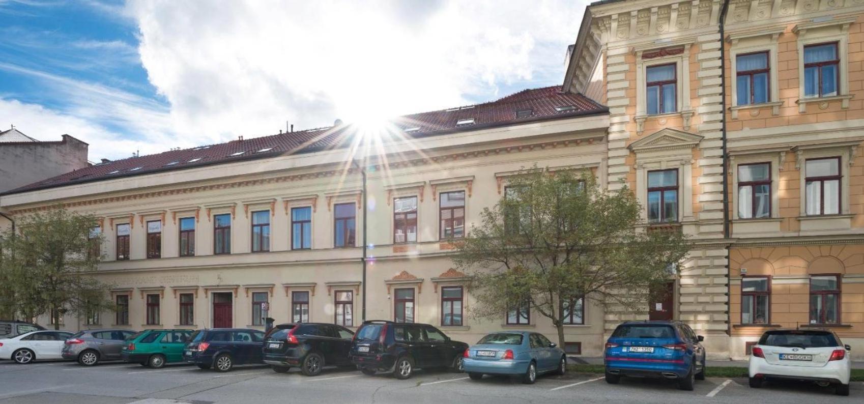 Understreet Studio With Private Parking Kosice Ngoại thất bức ảnh