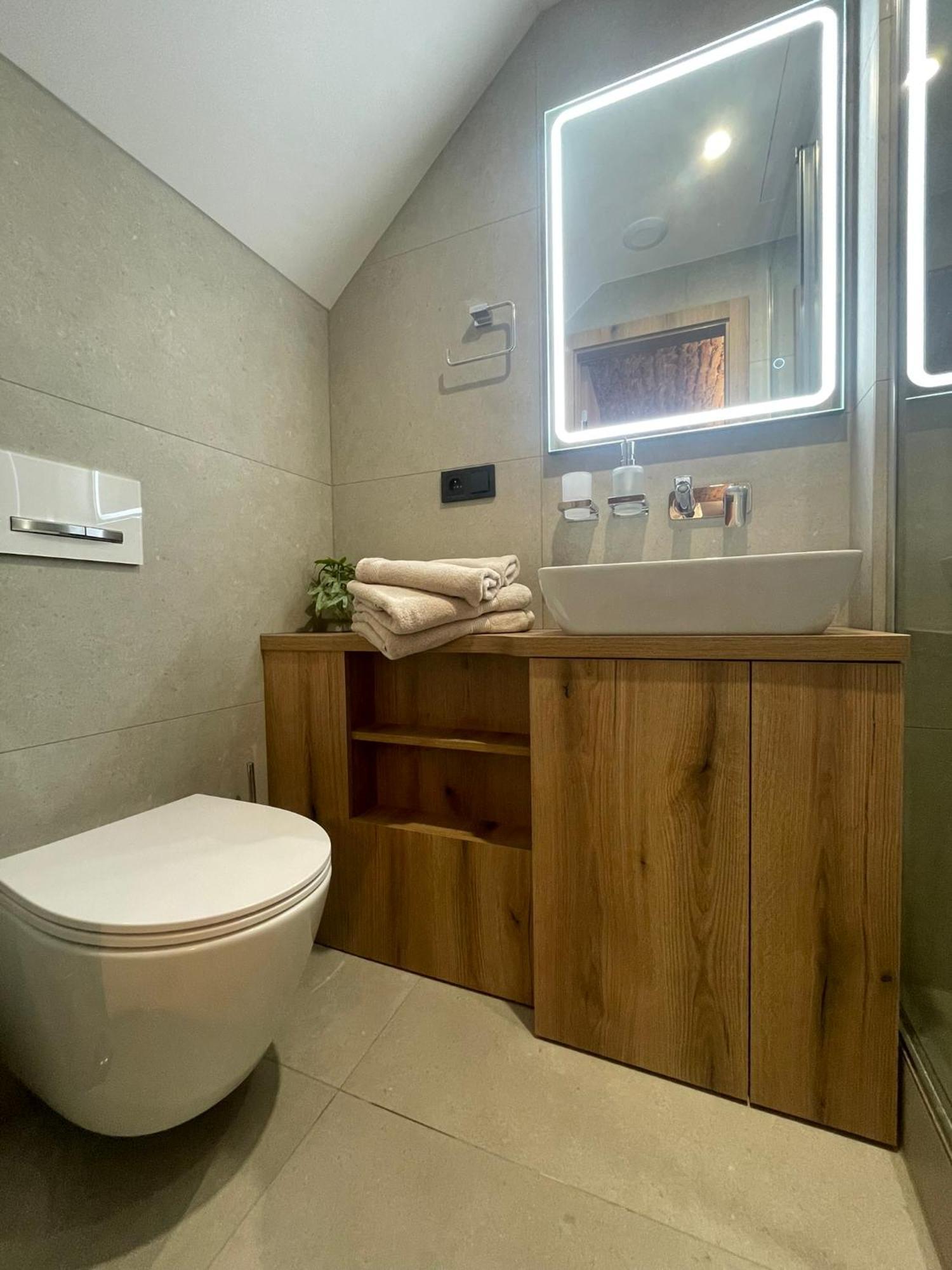 Understreet Studio With Private Parking Kosice Ngoại thất bức ảnh