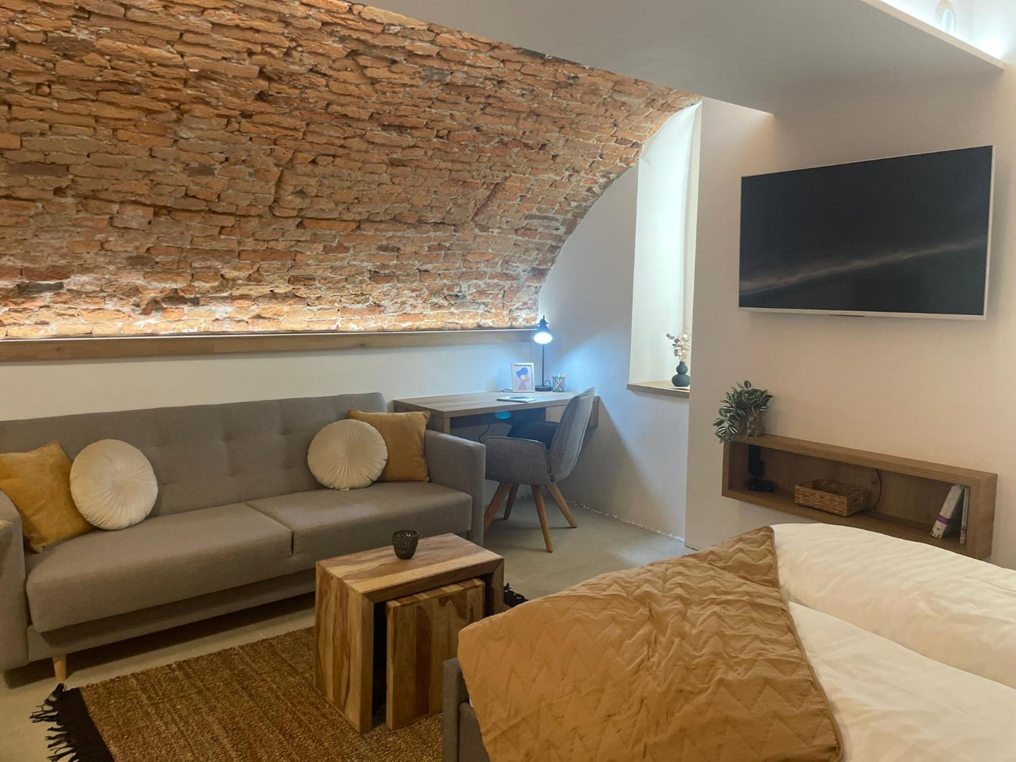 Understreet Studio With Private Parking Kosice Ngoại thất bức ảnh