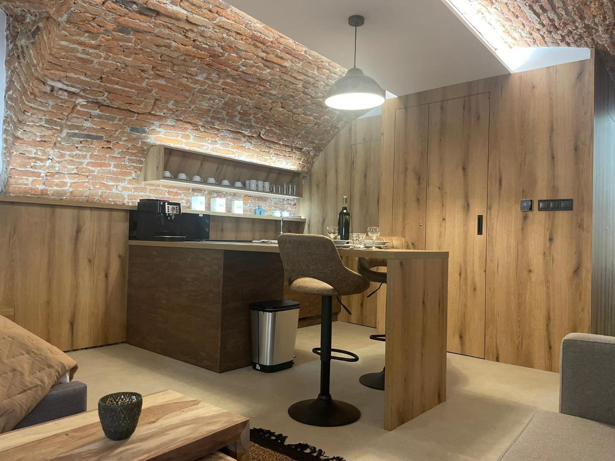 Understreet Studio With Private Parking Kosice Ngoại thất bức ảnh
